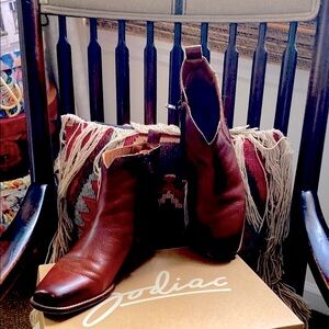 Zodiac genuine Brown Leather Ankle Boots like new w/o tags